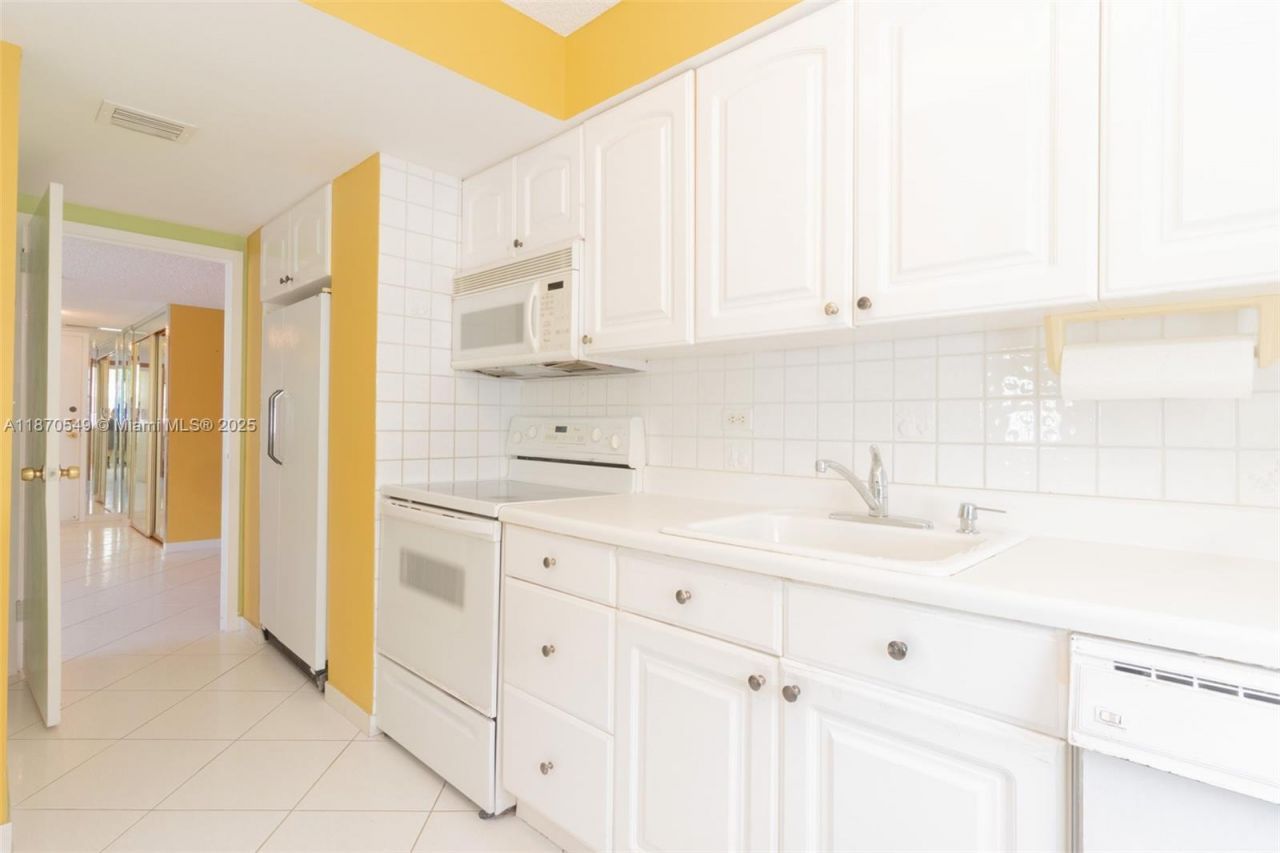 251 174th St, Unit 1605, Sunny Isles Beach, FL 33160 Photo