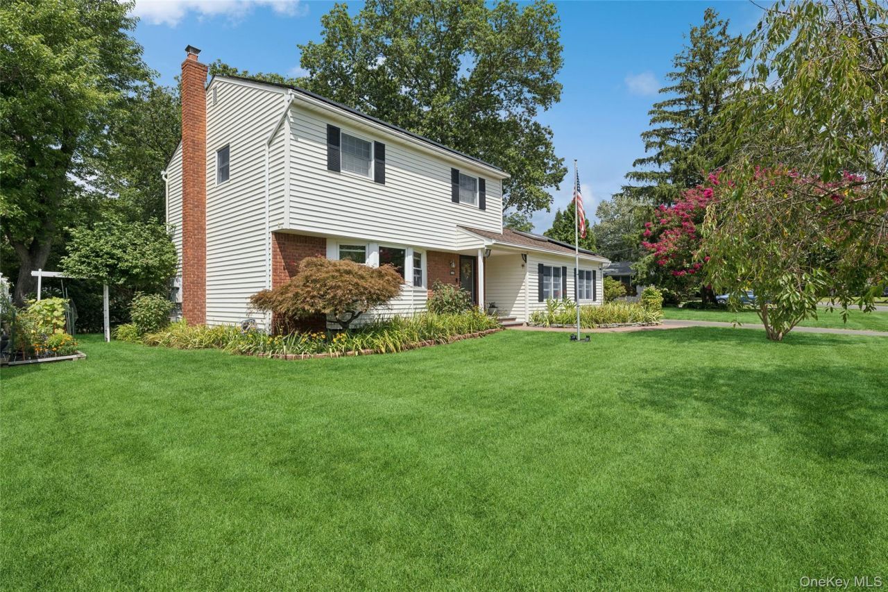 34 Morewood Drive, Smithtown, NY 11787 Main Photo