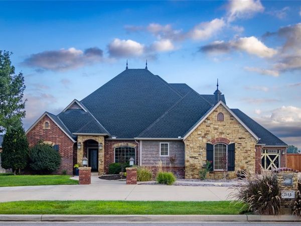 2111 Saber Lane, Weatherford, OK 73096