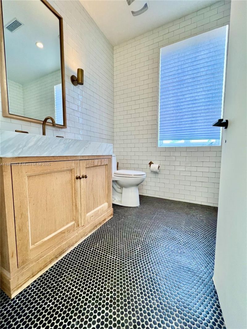 1031 NW 21st St, Miami, FL 33127 Photo