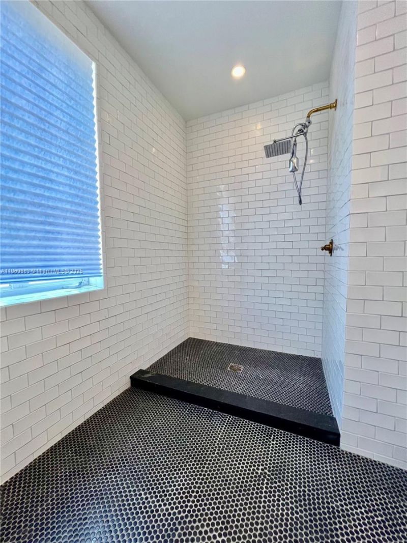 1031 NW 21st St, Miami, FL 33127 Photo