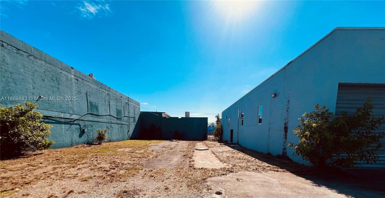 1031 NW 21st St, Miami, FL 33127 Photo