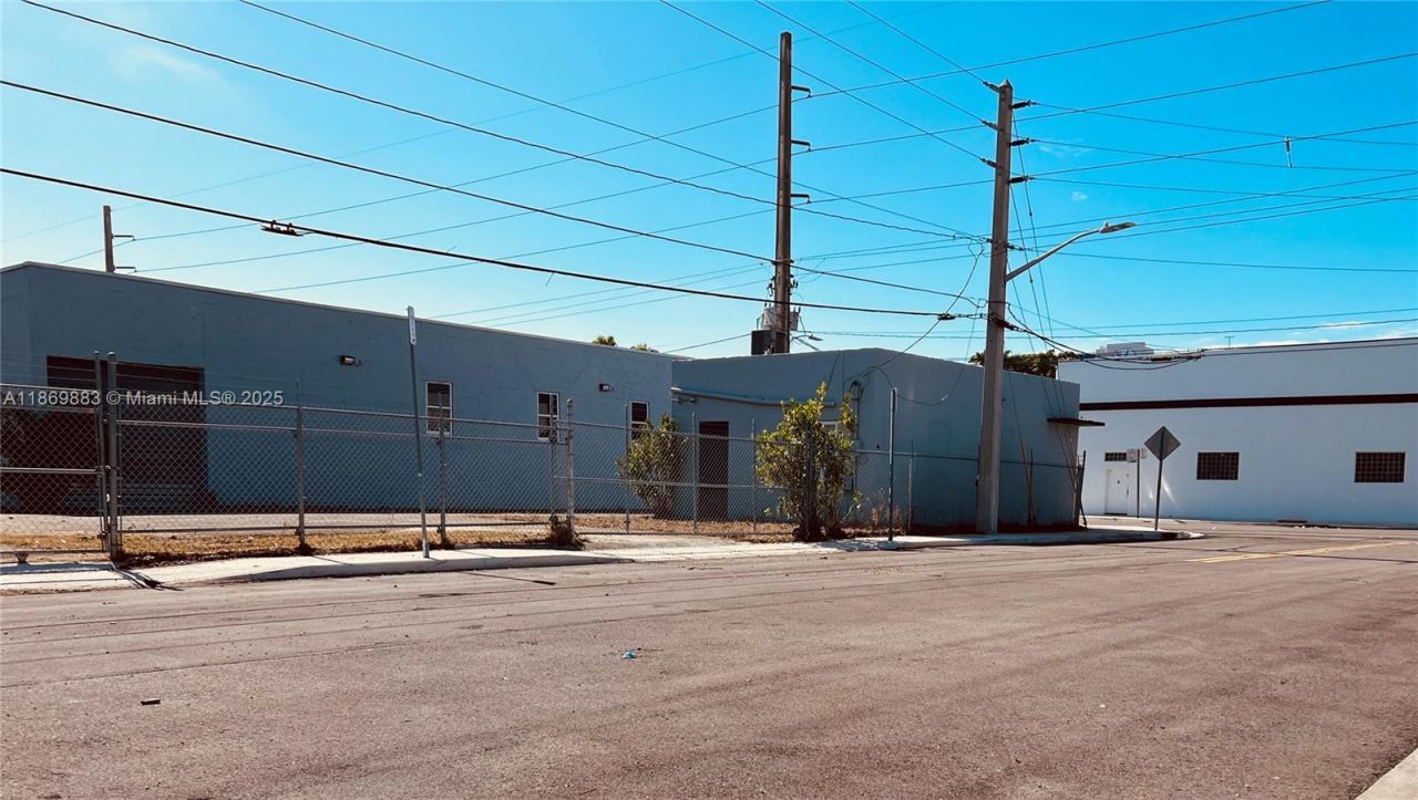 1031 NW 21st St, Miami, FL 33127 Photo