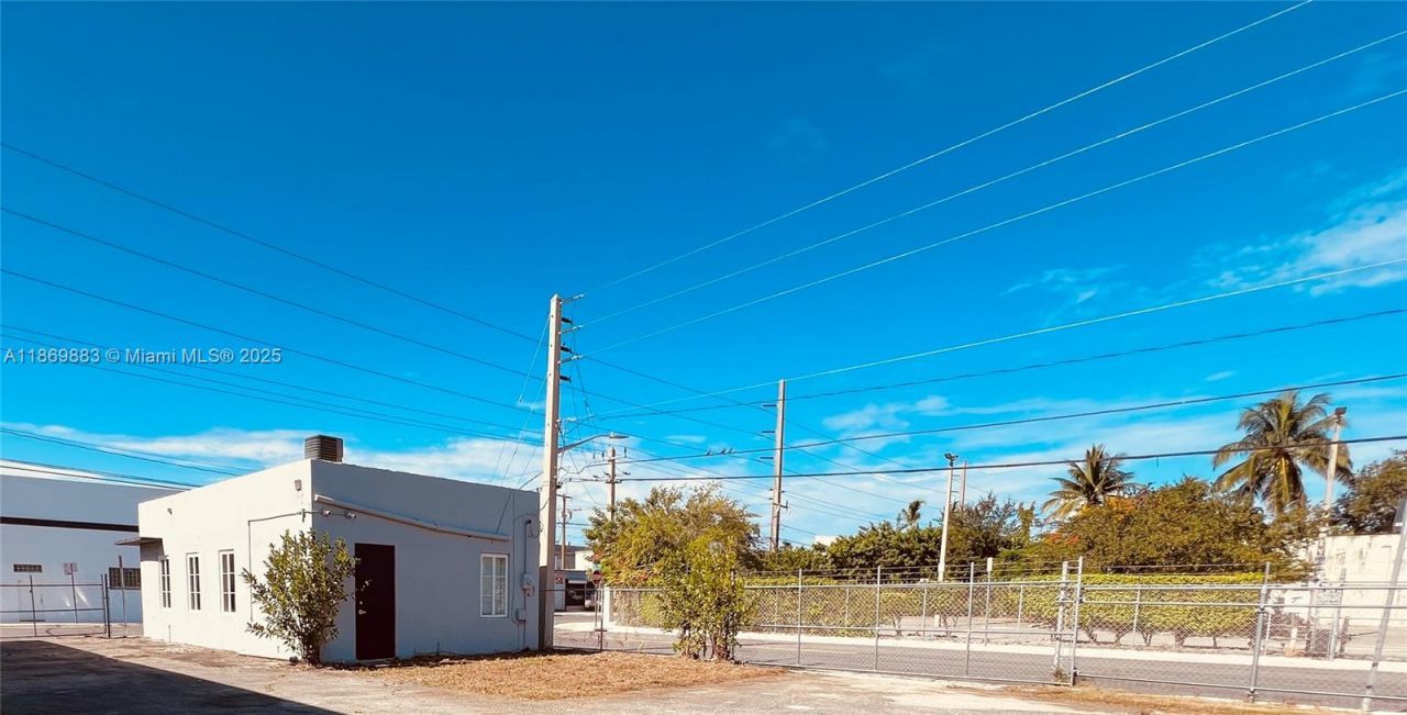 1031 NW 21st St, Miami, FL 33127 Photo