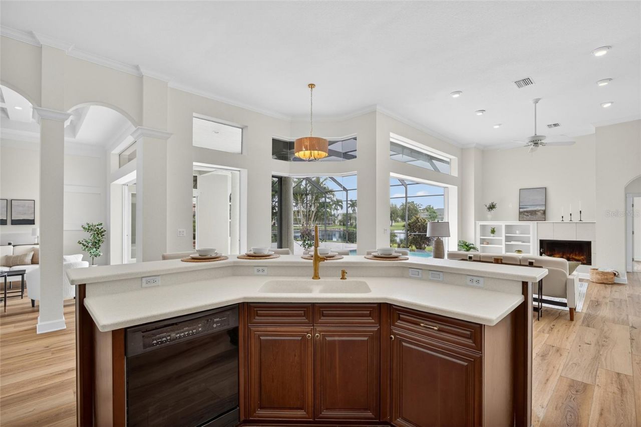 11600 SW Courtly Manor Drive, Lake Suzy, FL 34269 Photo