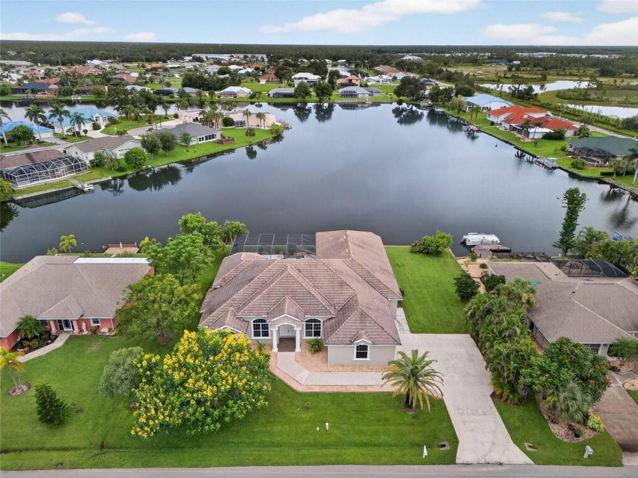 11600 SW Courtly Manor Drive, Lake Suzy, FL 34269 Photo
