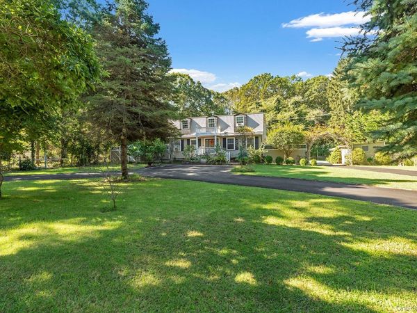 18 Glade Road, Springs, NY 11937