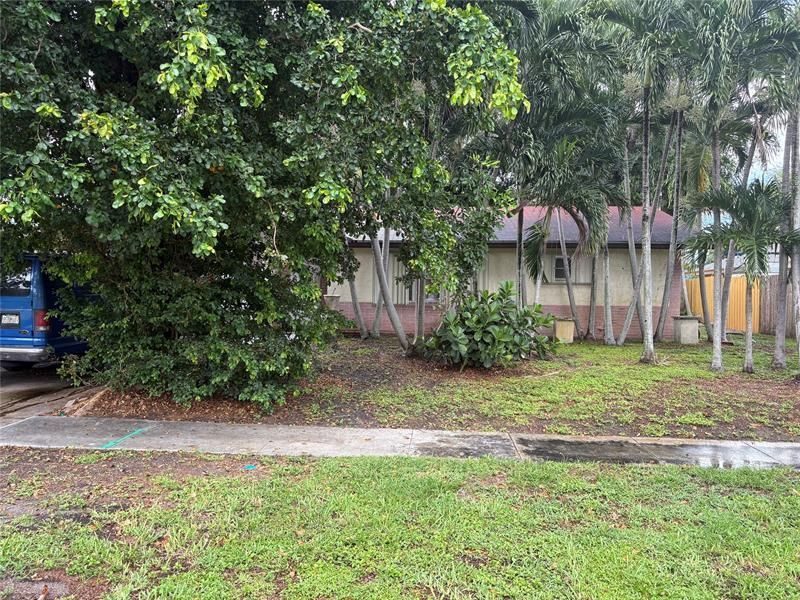 2109 Pinehurst Dr, West Palm Beach, FL 33407 Photo