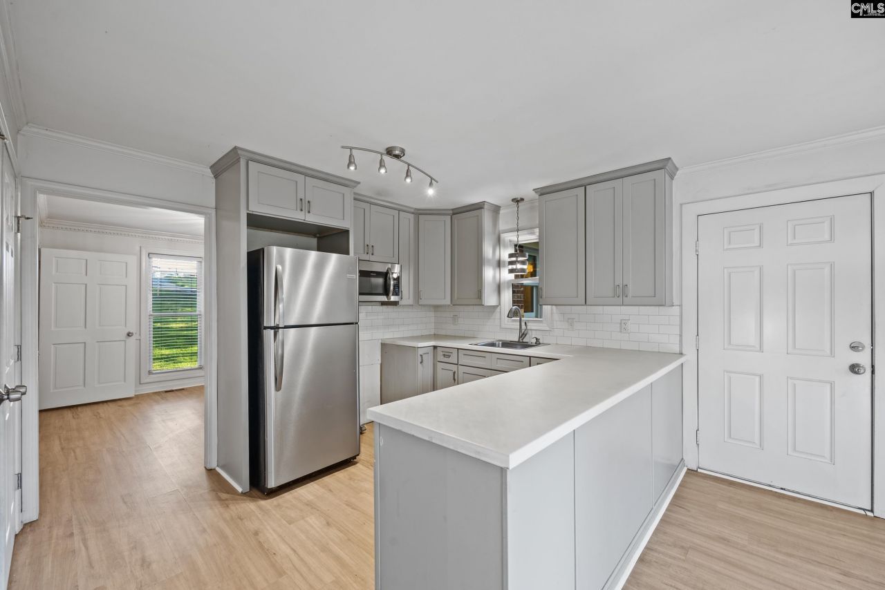 5037 Sunset Boulevard Photo 12