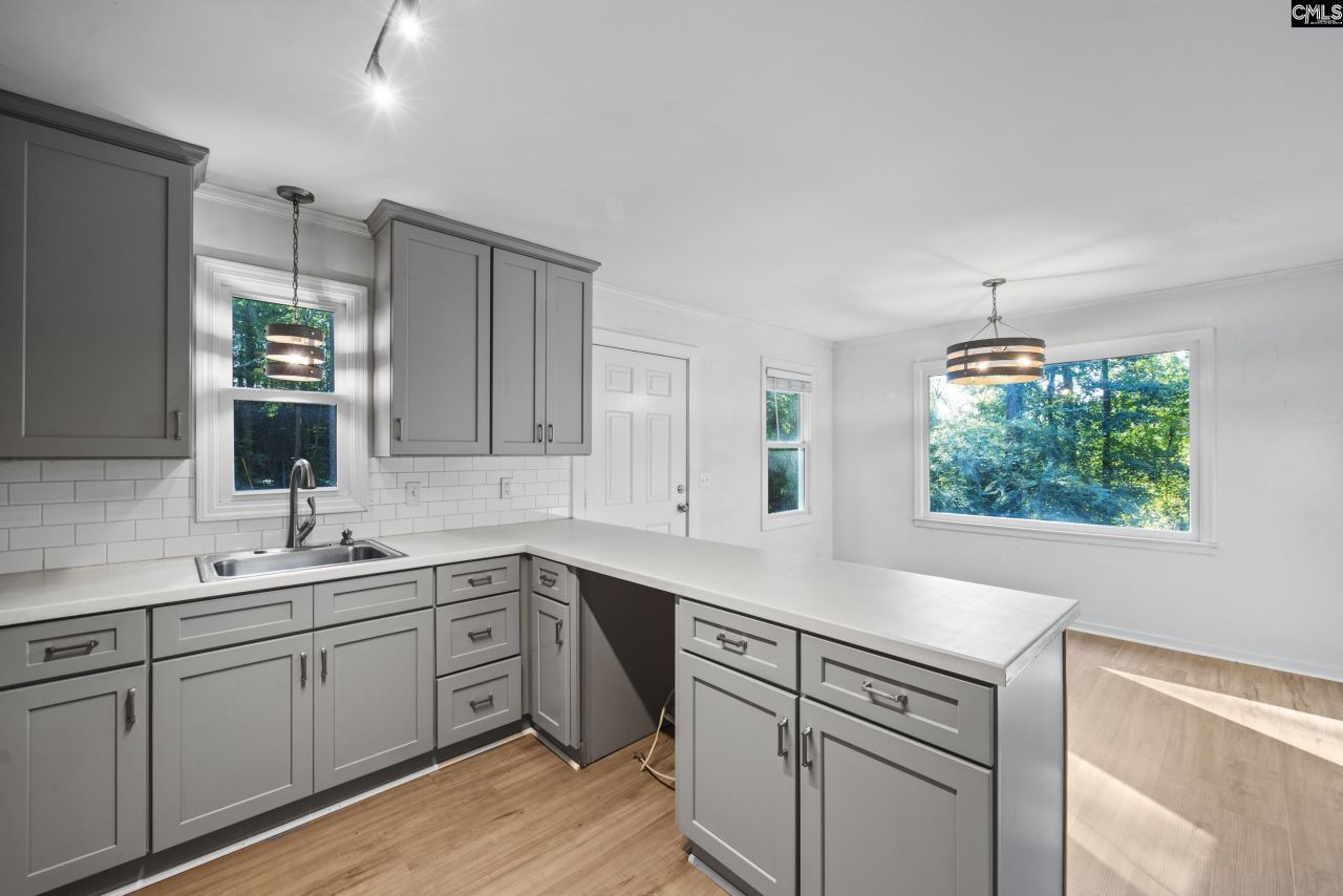 5037 Sunset Boulevard Photo 13