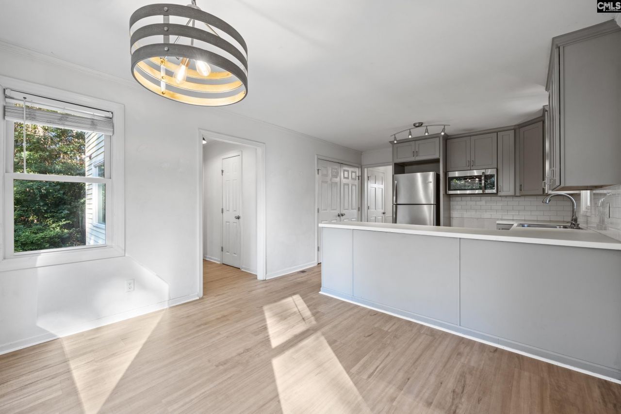 5037 Sunset Boulevard Photo 14