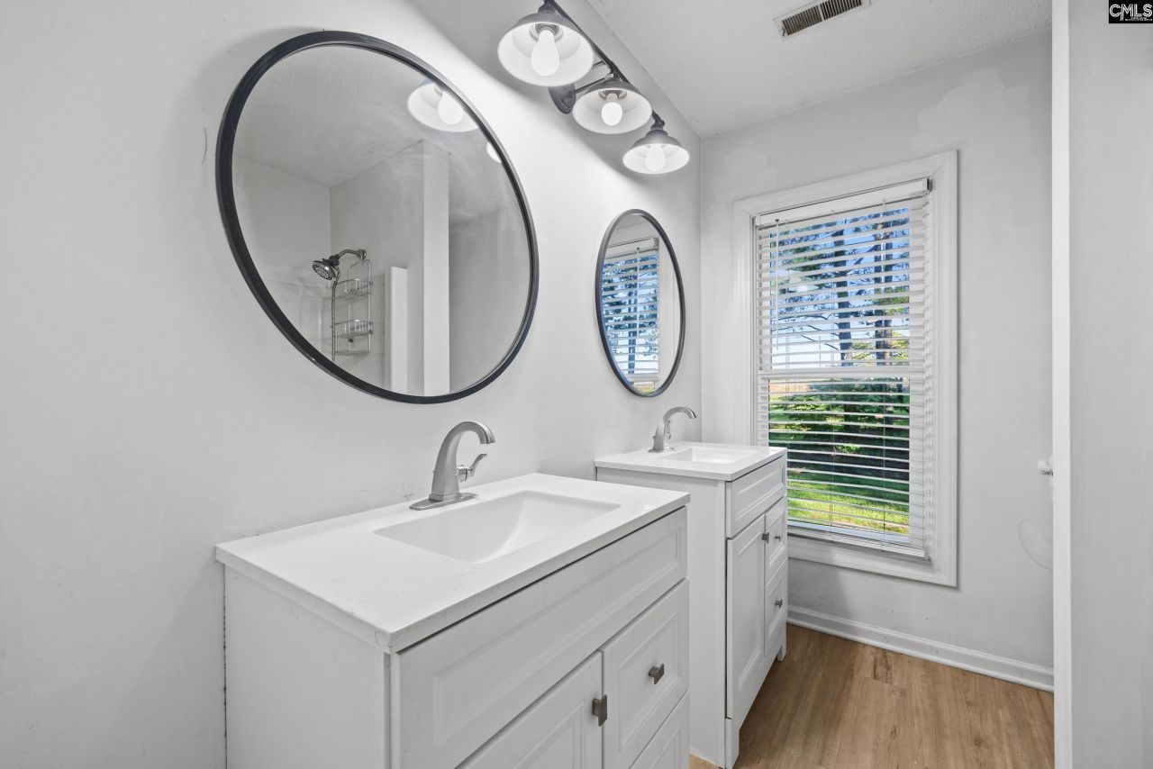 5037 Sunset Boulevard Photo 17