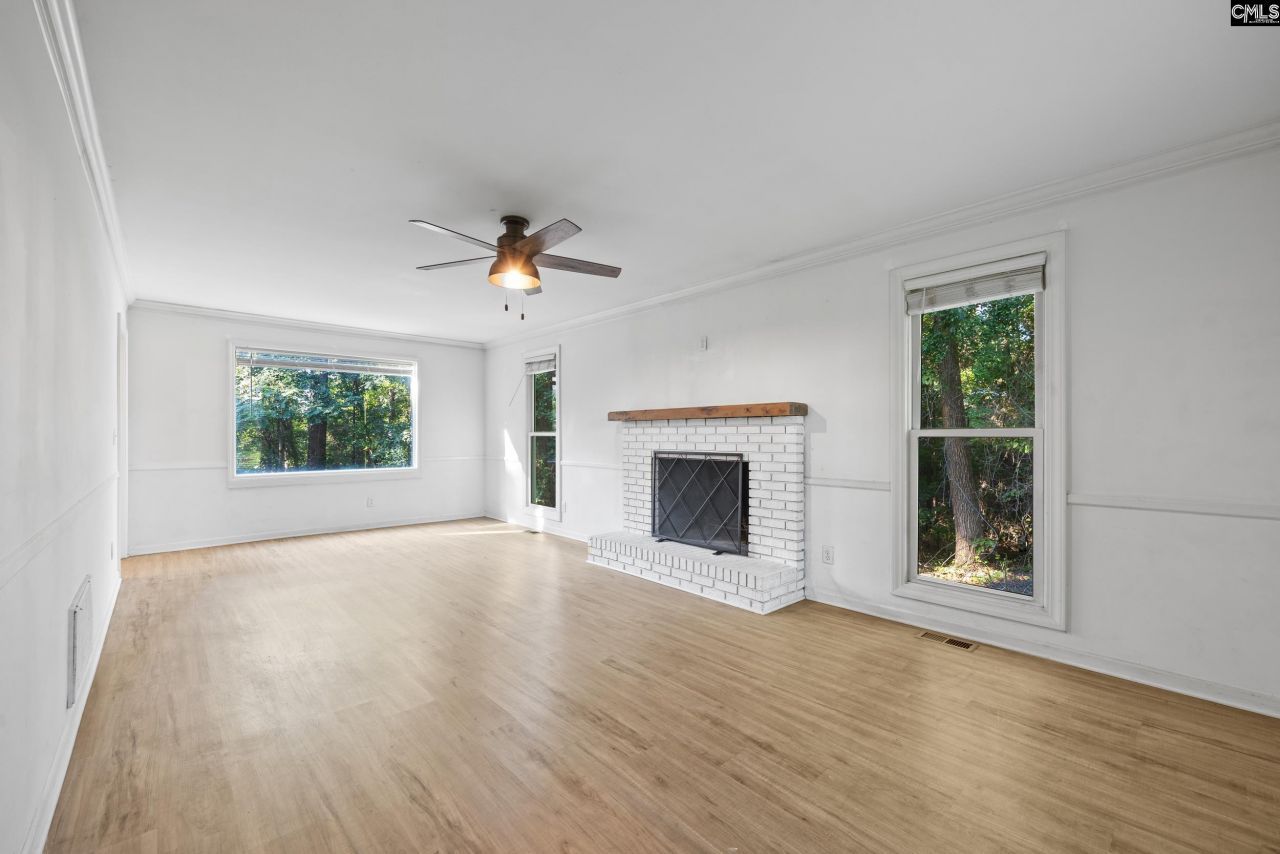 5037 Sunset Boulevard Photo 5