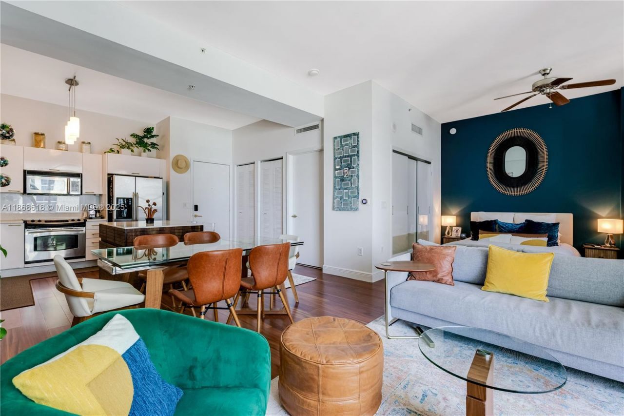 234 NE 3rd St, Unit LPH06, Miami, FL 33132 Photo