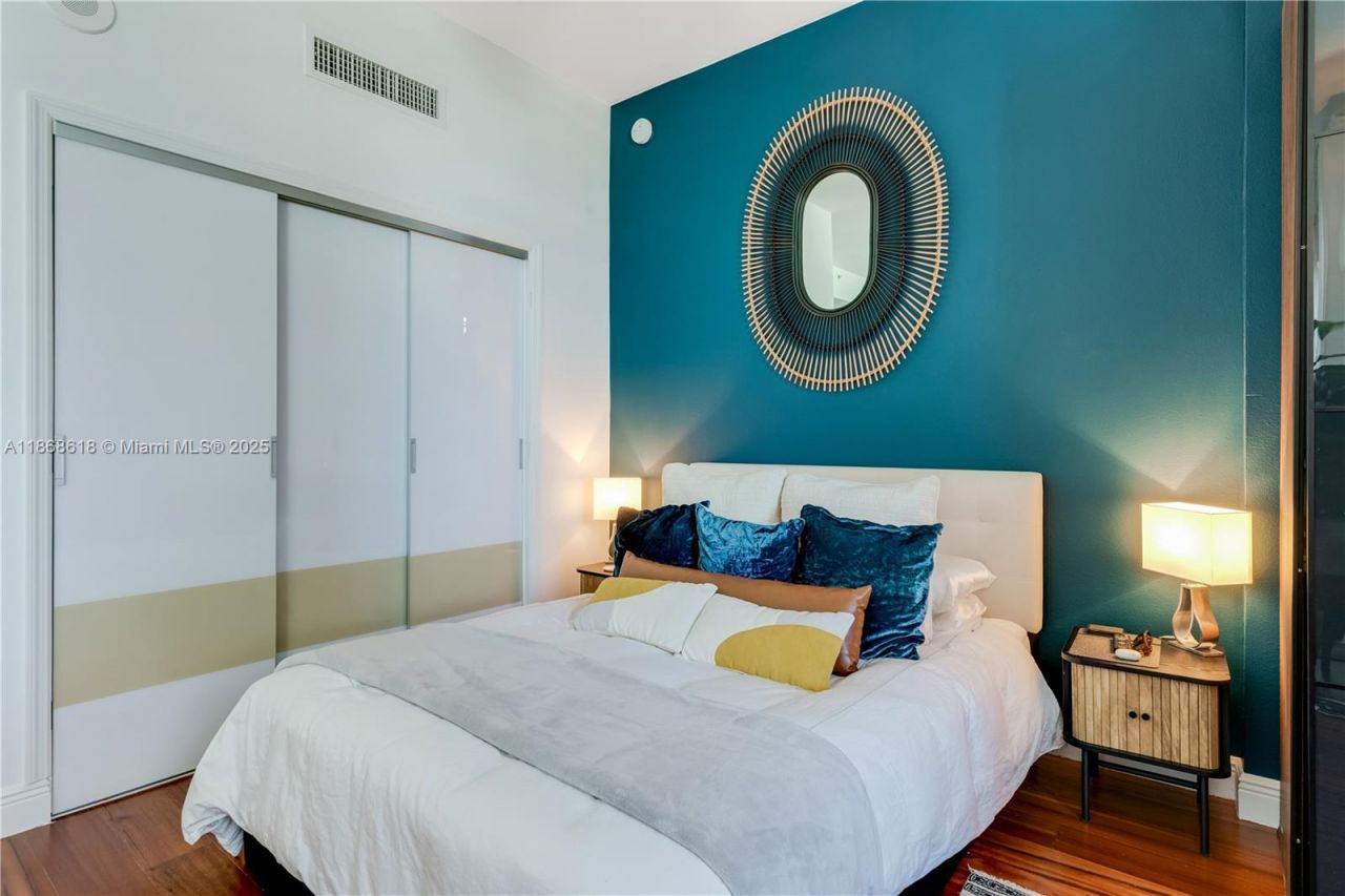 234 NE 3rd St, Unit LPH06, Miami, FL 33132 Photo