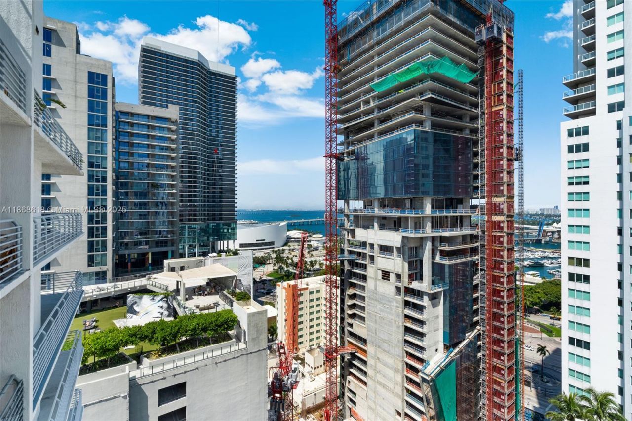 234 NE 3rd St, Unit LPH06, Miami, FL 33132 Photo