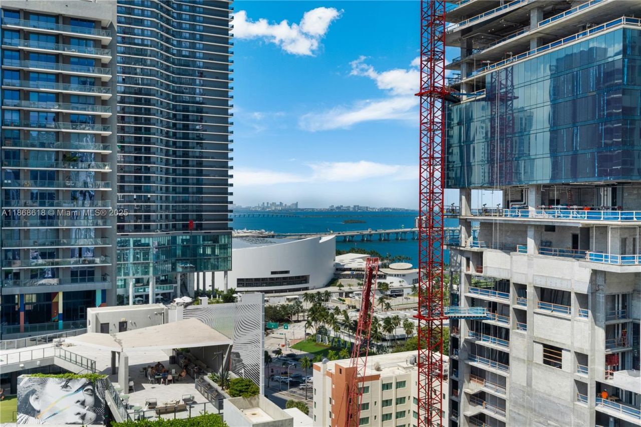 234 NE 3rd St, Unit LPH06, Miami, FL 33132 Photo