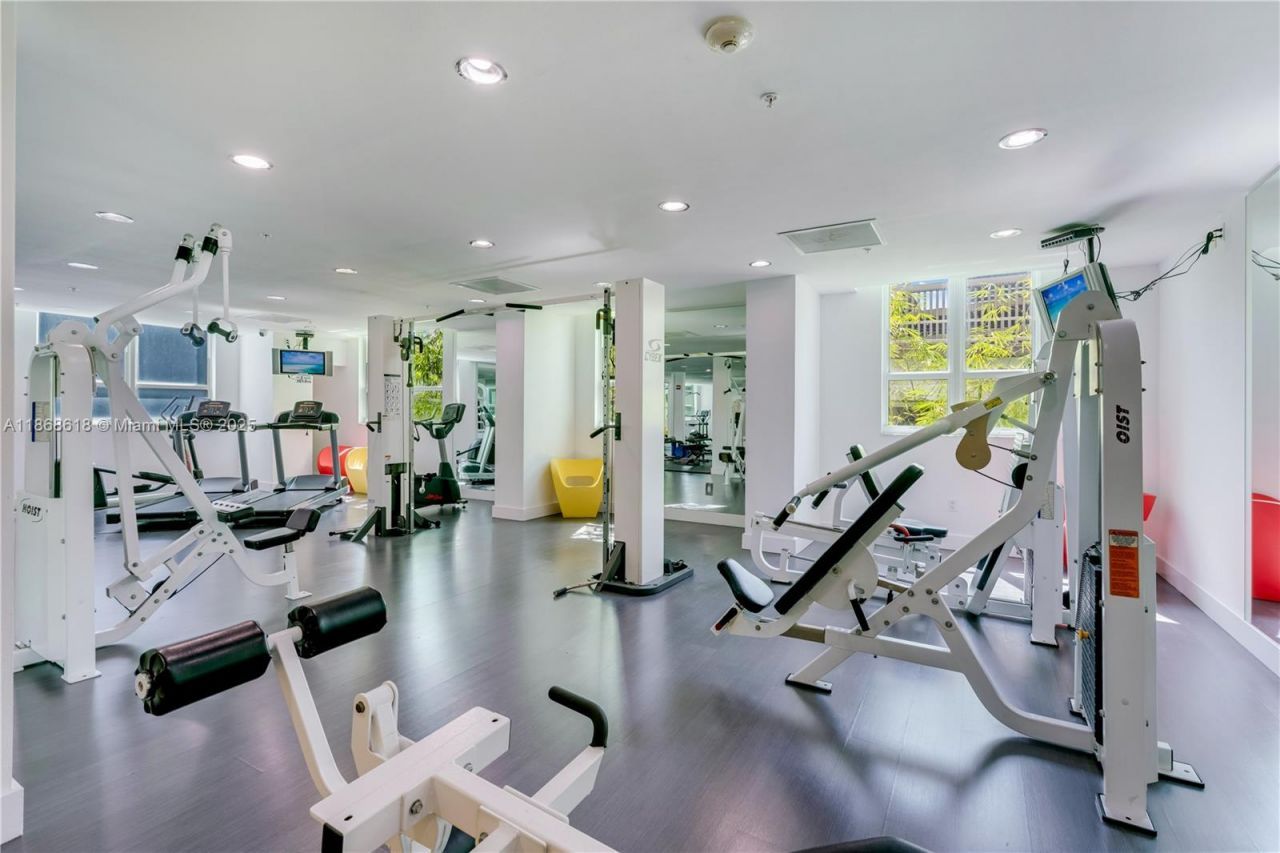 234 NE 3rd St, Unit LPH06, Miami, FL 33132 Photo