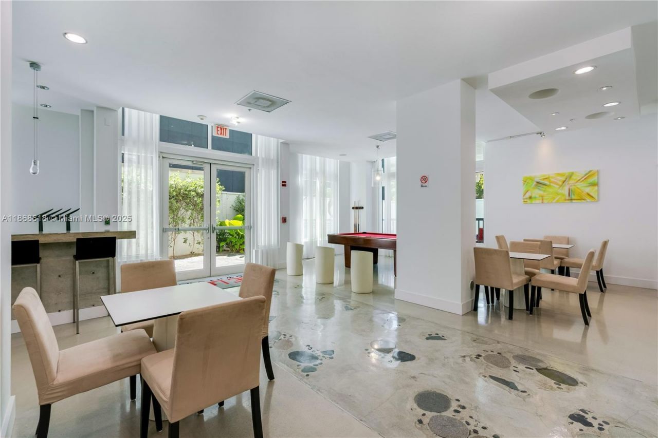 234 NE 3rd St, Unit LPH06, Miami, FL 33132 Photo