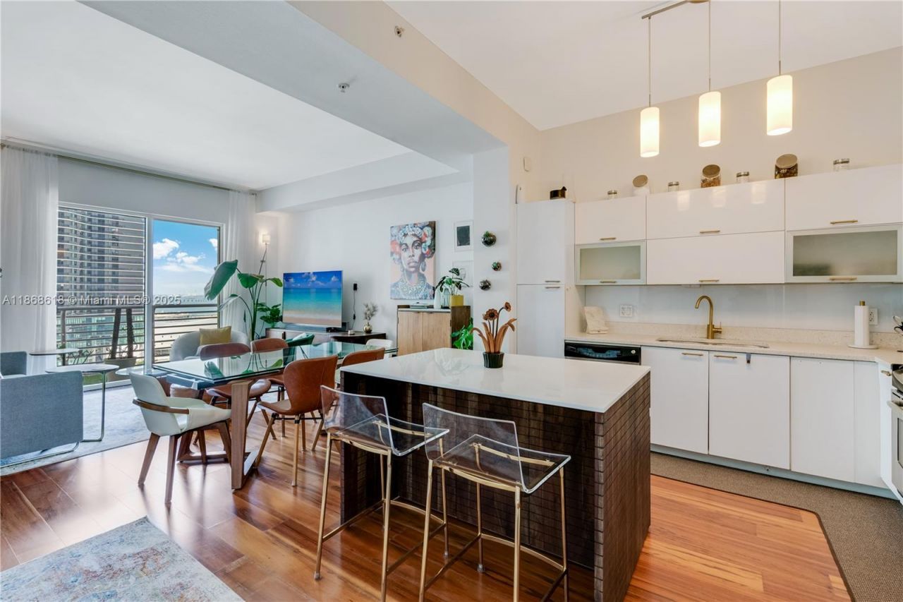 234 NE 3rd St, Unit LPH06, Miami, FL 33132 Photo