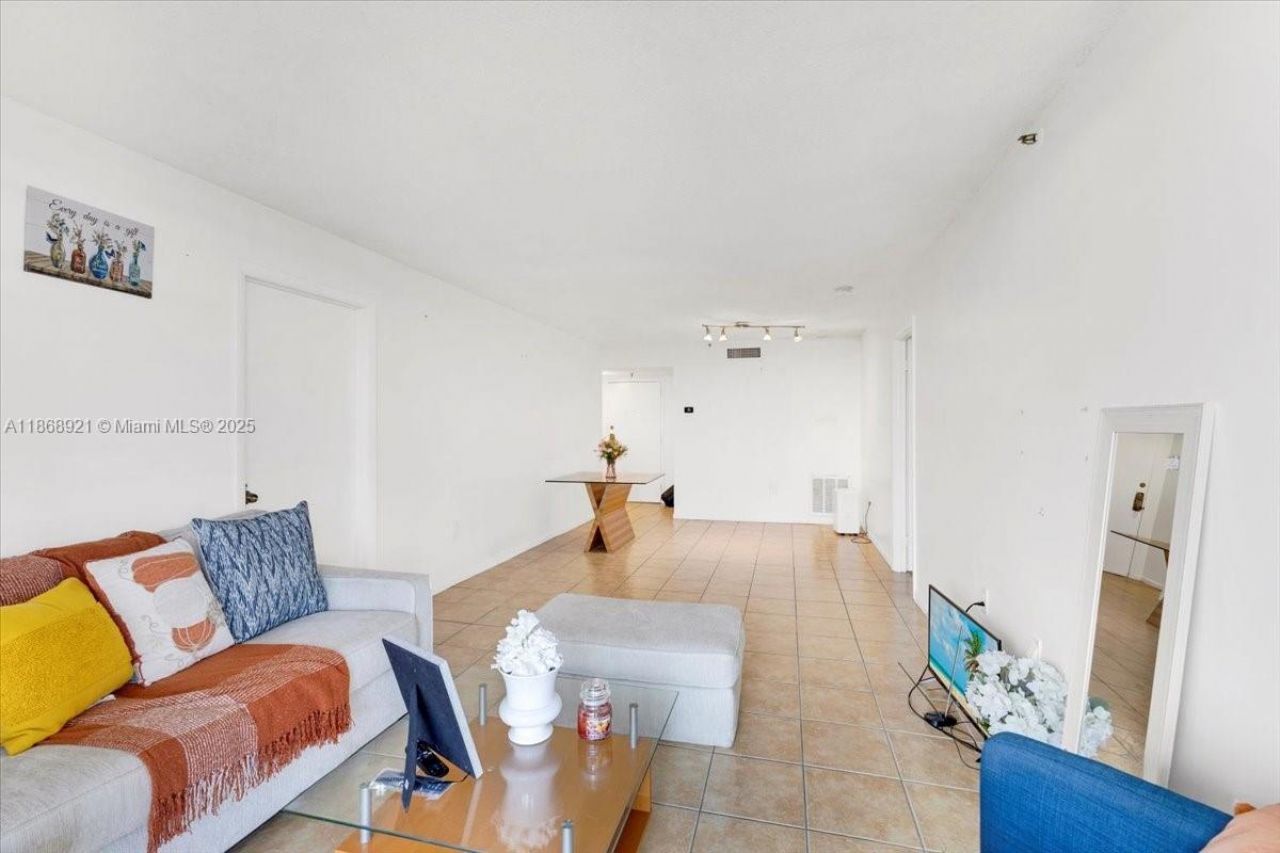 900 NE 195th Street, Unit 607, Miami, FL 33179 Photo