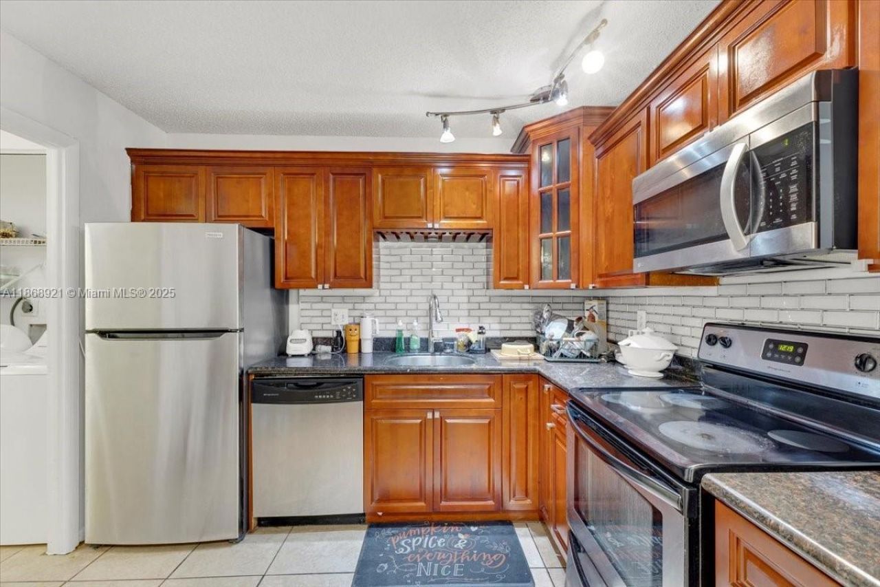 900 NE 195th Street, Unit 607, Miami, FL 33179 Photo