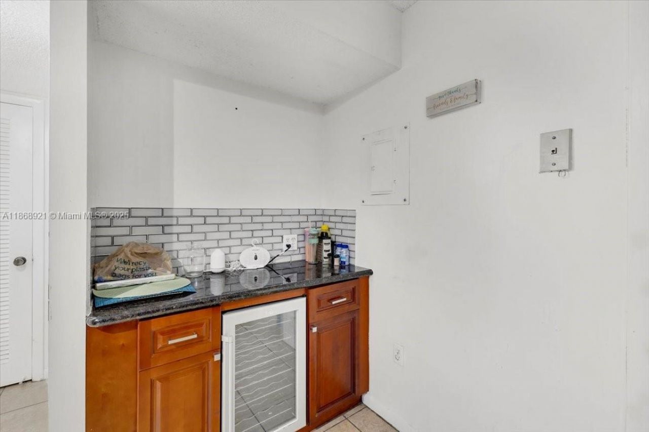 900 NE 195th Street, Unit 607, Miami, FL 33179 Photo