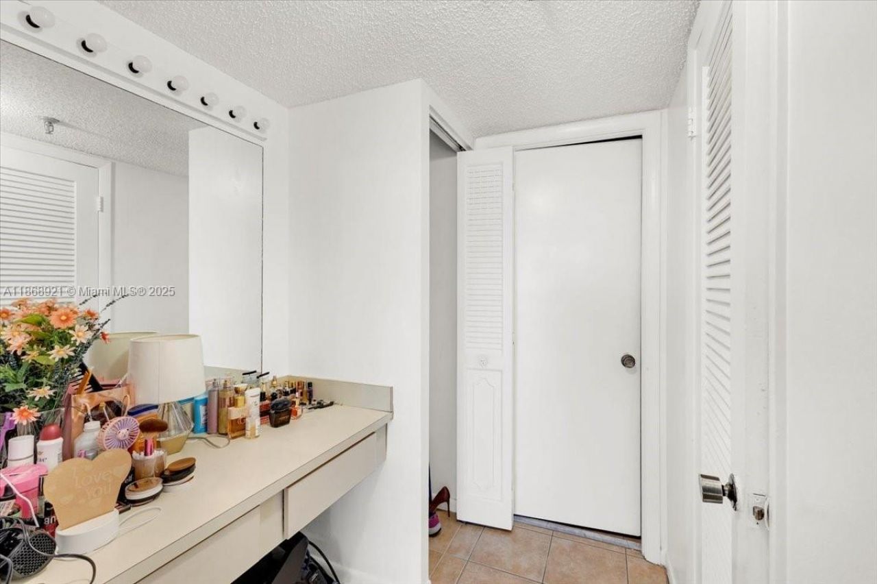 900 NE 195th Street, Unit 607, Miami, FL 33179 Photo