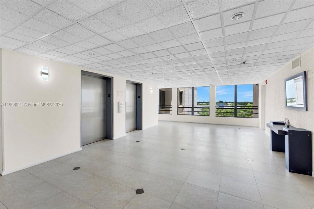 900 NE 195th Street, Unit 607, Miami, FL 33179 Photo