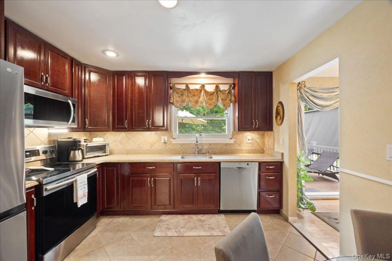 550 Saw Mill River Road, Millwood, NY 10546 Main Photo