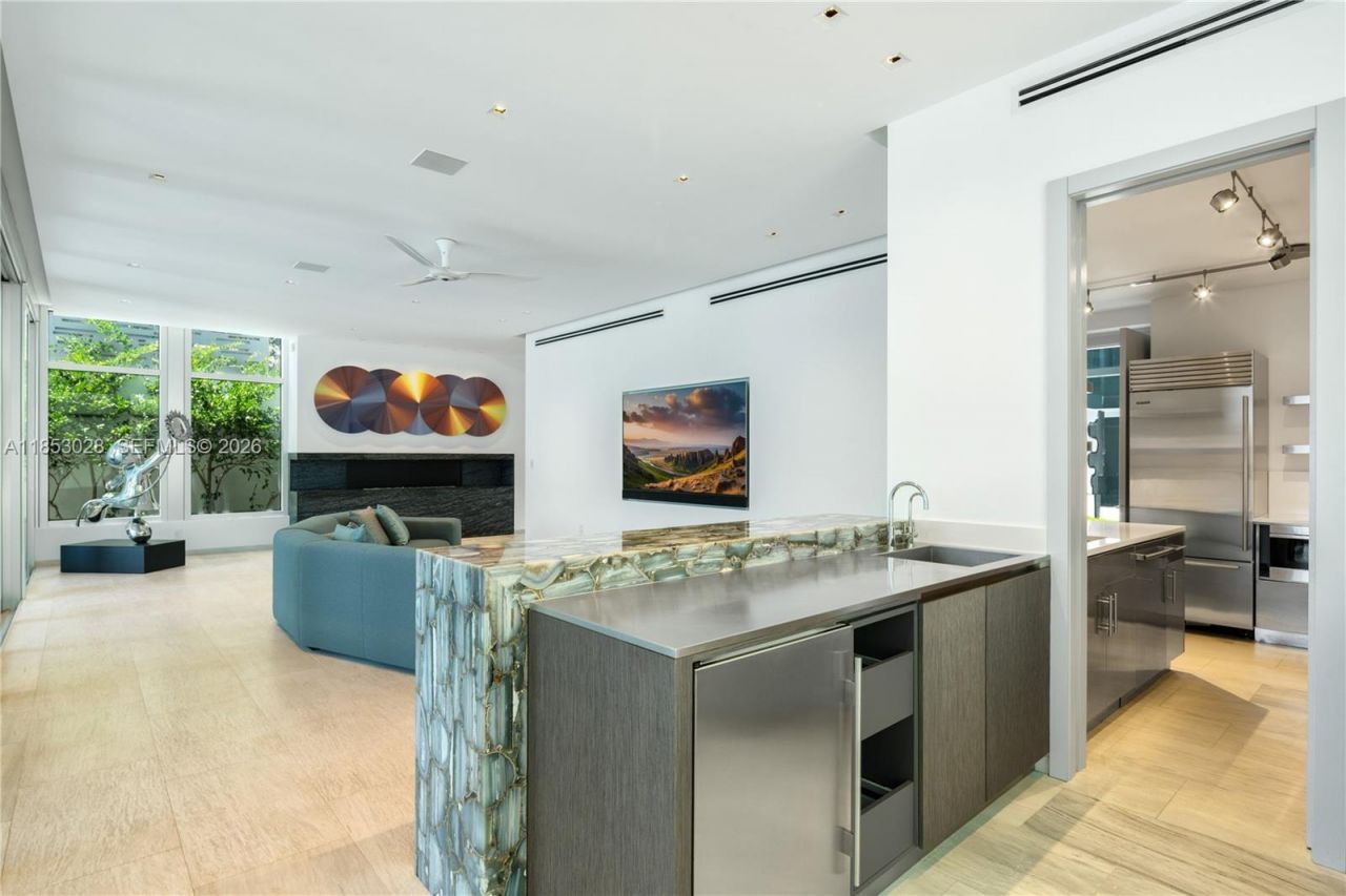 7815 Atlantic Way, Miami Beach, FL 33141 Photo