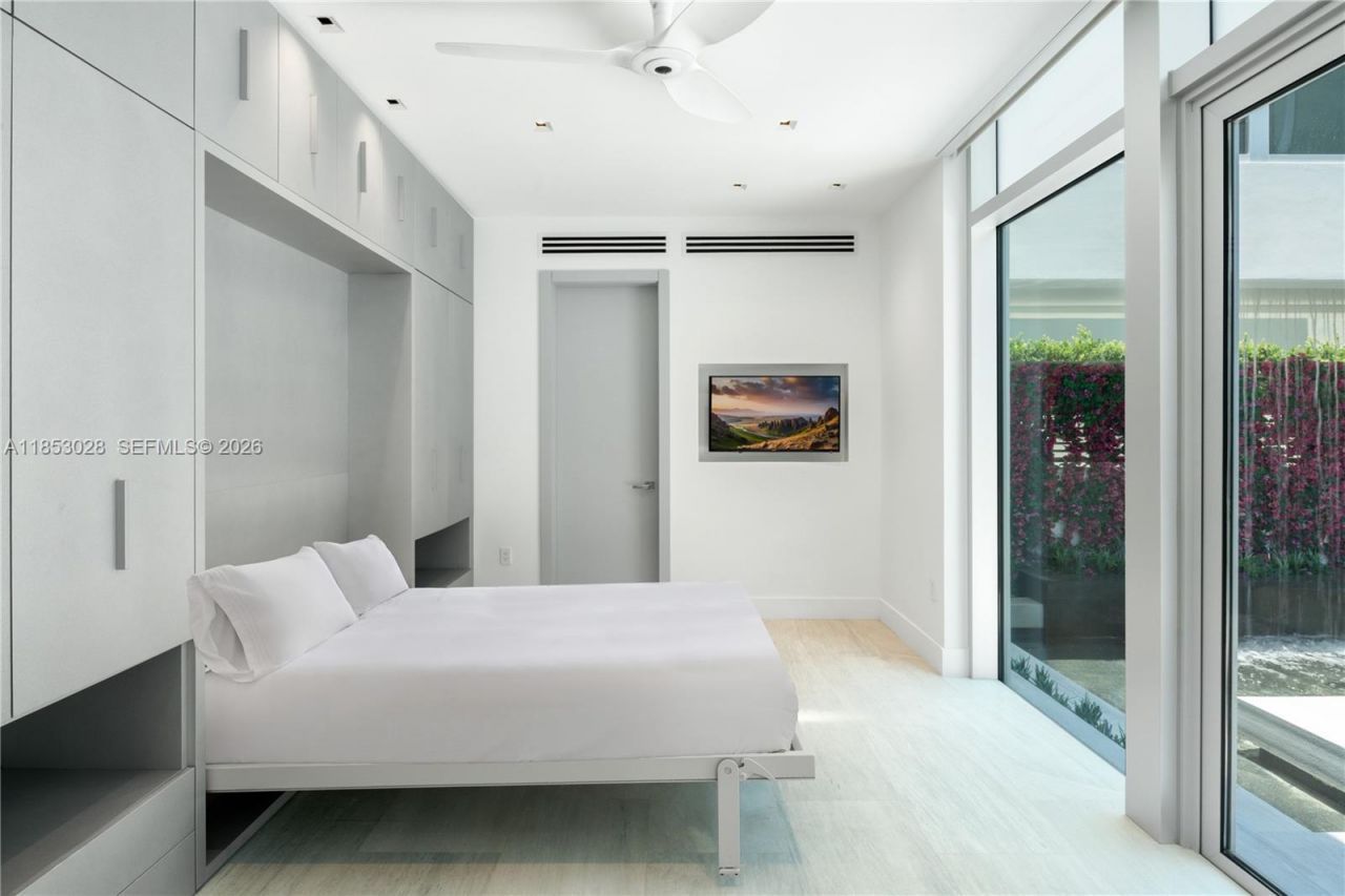 7815 Atlantic Way, Miami Beach, FL 33141 Photo