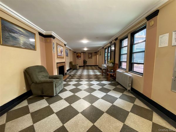 61-40 Saunders Street, Unit D24, Rego Park, NY 11374