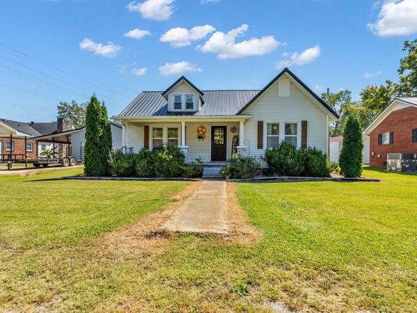 15 S Oak St, Hohenwald, TN 38462