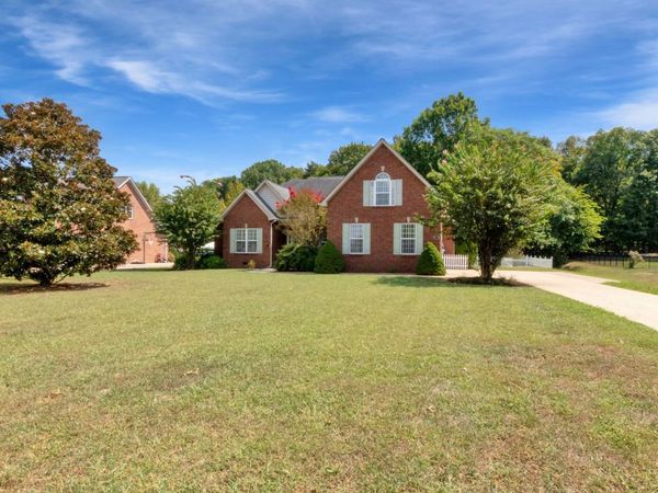 3910 Rowland Rd, Murfreesboro, TN 37128