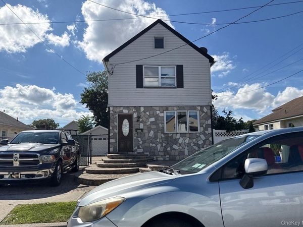 104 E Pennywood Avenue, Roosevelt, NY 11575