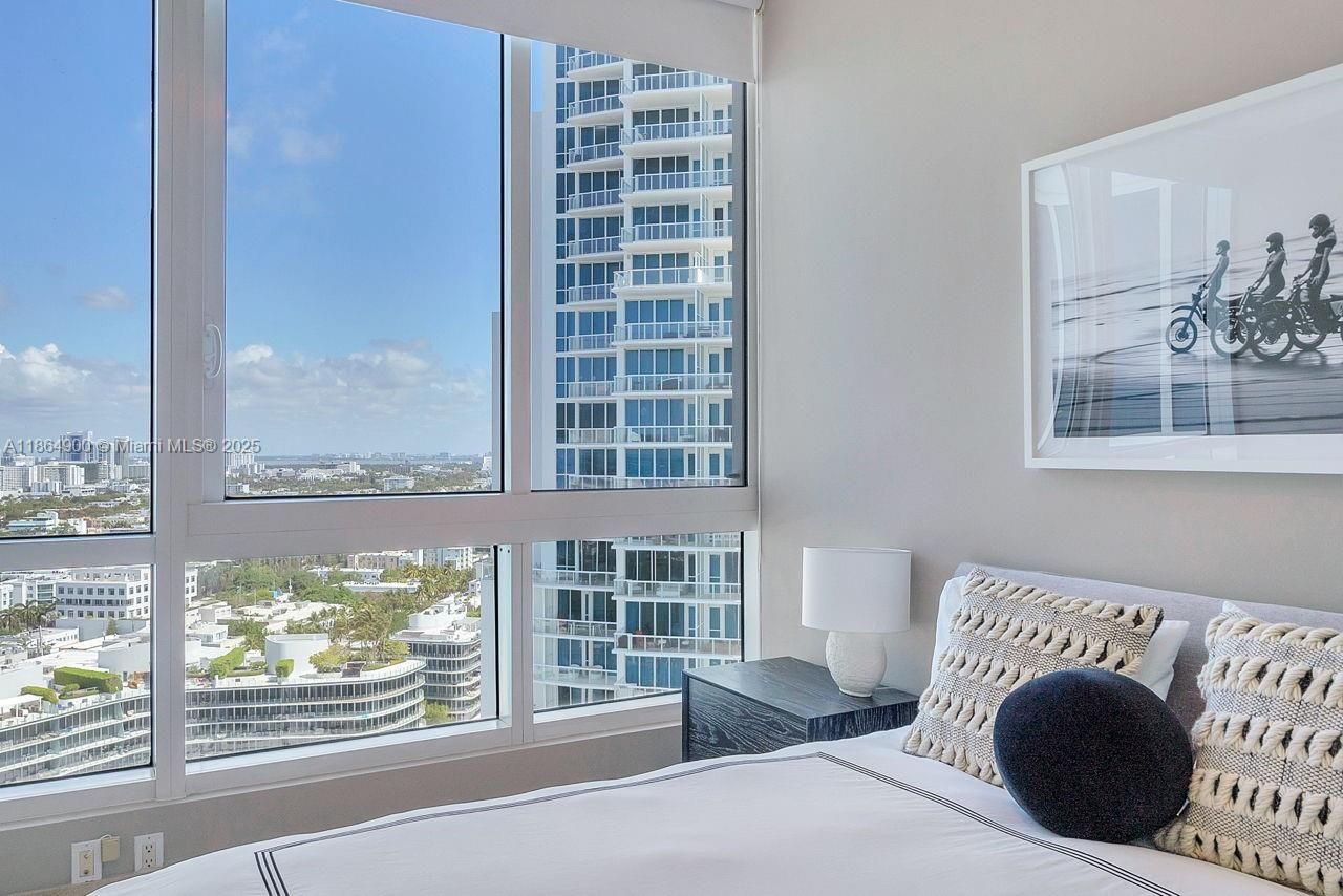 100 S Pointe Dr, Unit 2208, Miami Beach, FL 33139 Photo