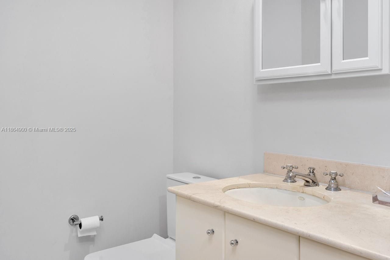 100 S Pointe Dr, Unit 2208, Miami Beach, FL 33139 Photo