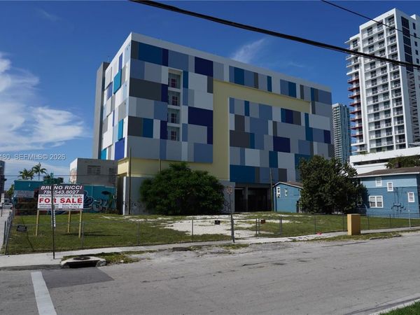 215 NE 25 STREET, Miami, FL 33137