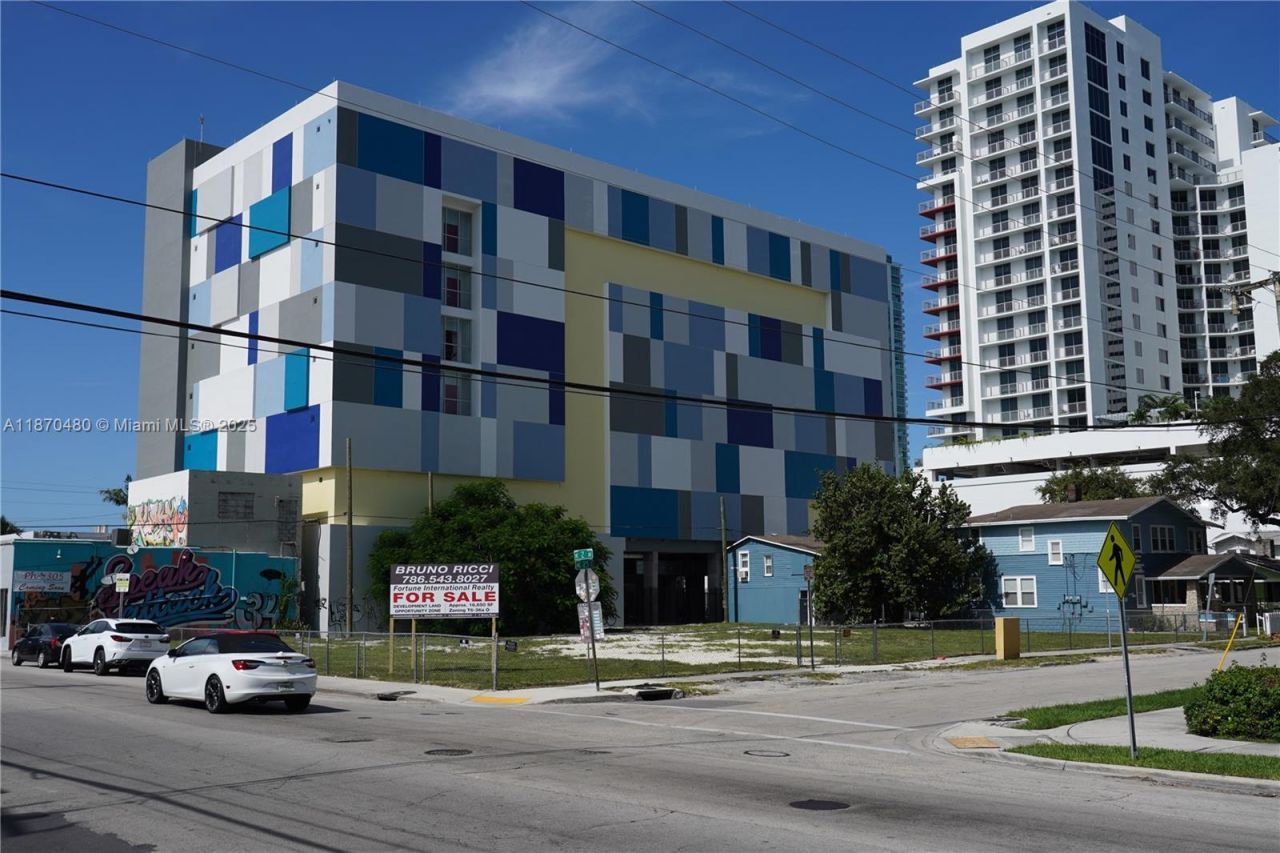 215 NE 25 Street, Miami, FL 33137 Photo