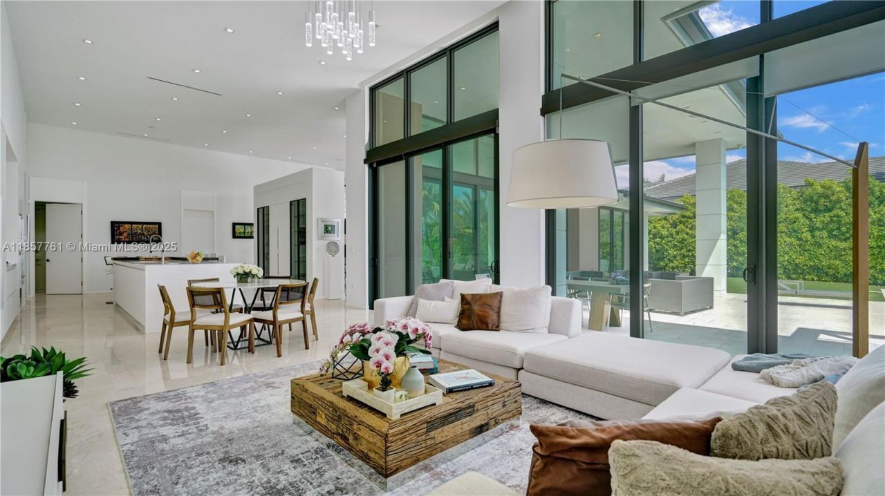 1651 Diplomat Pkwy, Hallandale Beach, FL 33009 Photo