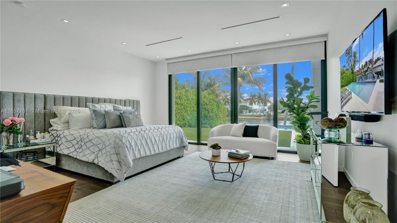 1651 Diplomat Pkwy, Hallandale Beach, FL 33009 Photo