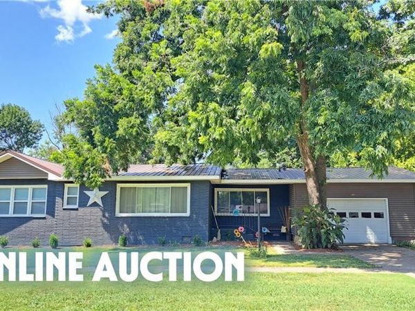 805 Walnut Street, Chetopa, KS 67336