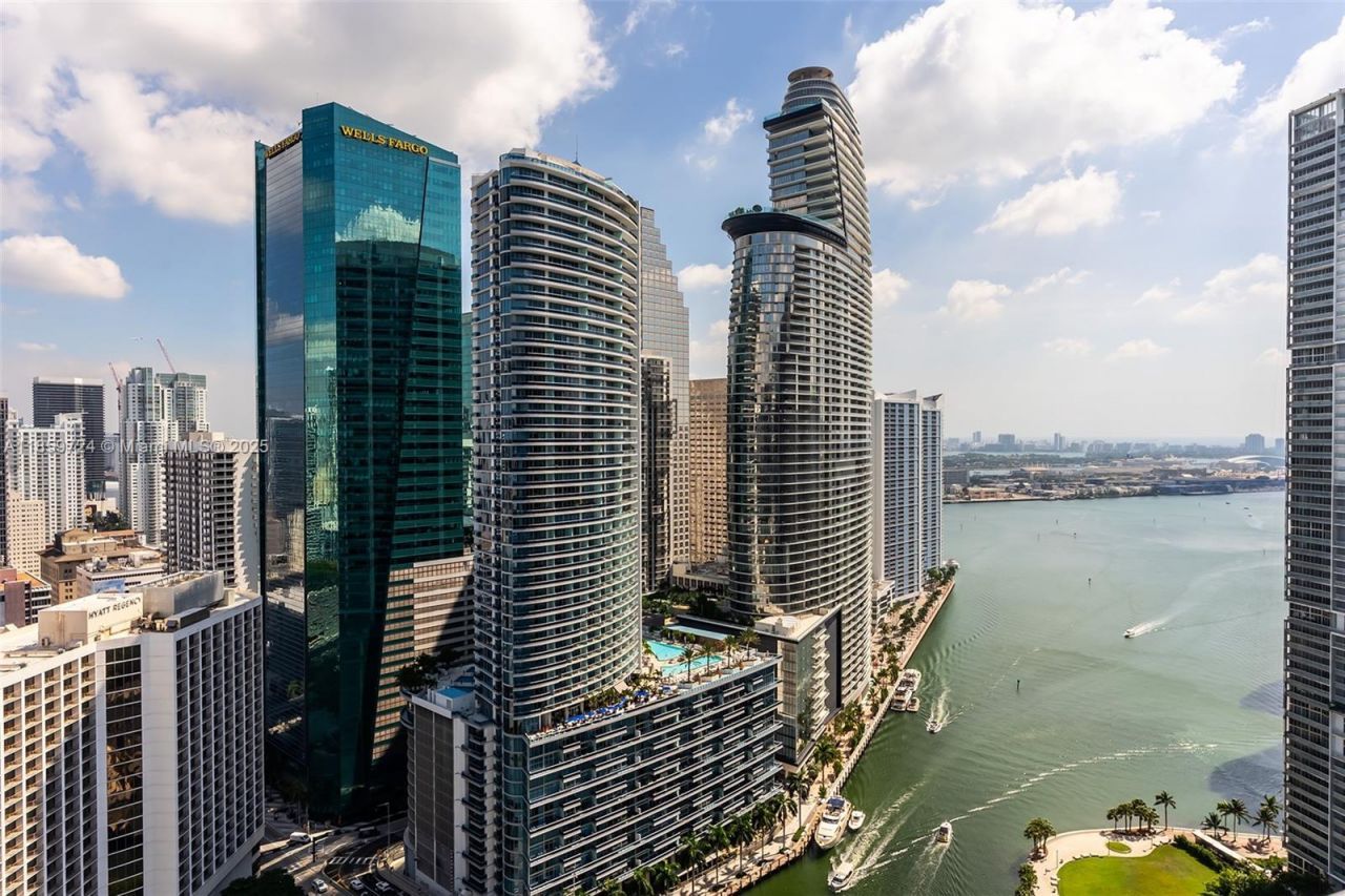 77 SE 5th St, Unit 1715, Miami, FL 33131 Main Photo