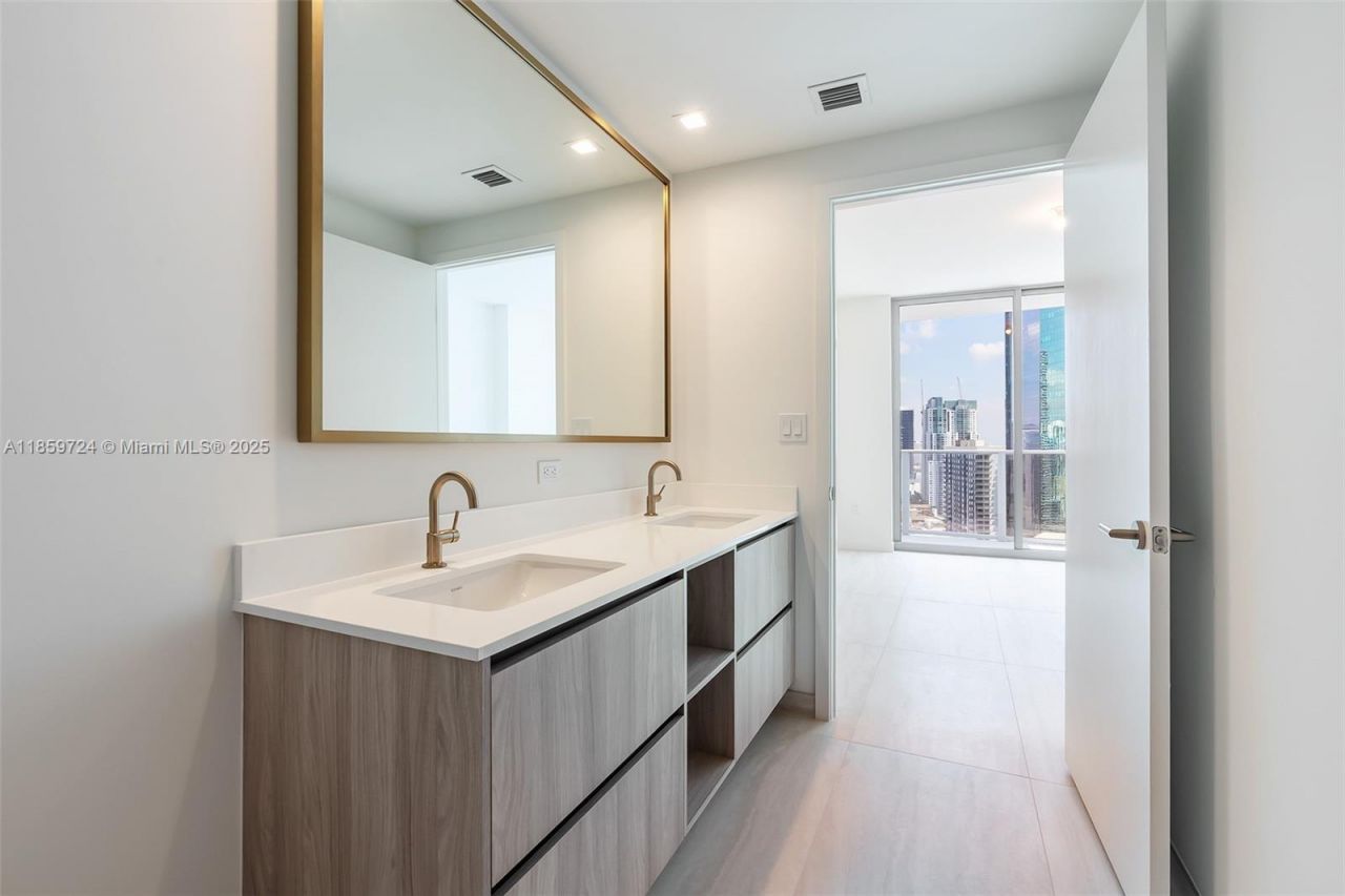 77 SE 5th St, Unit 1715, Miami, FL 33131 Photo