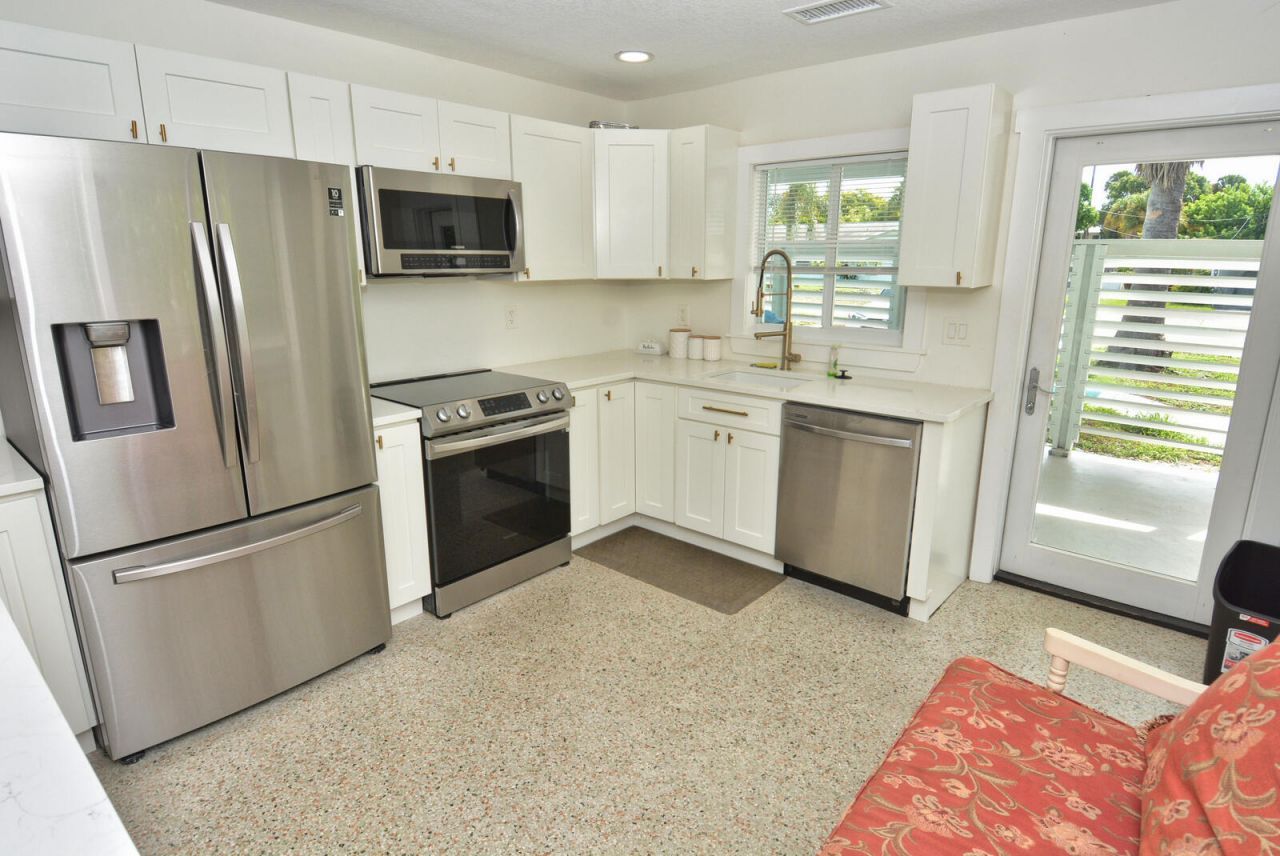 1395 NE Flora Place, Jensen Beach, FL 34957 Photo