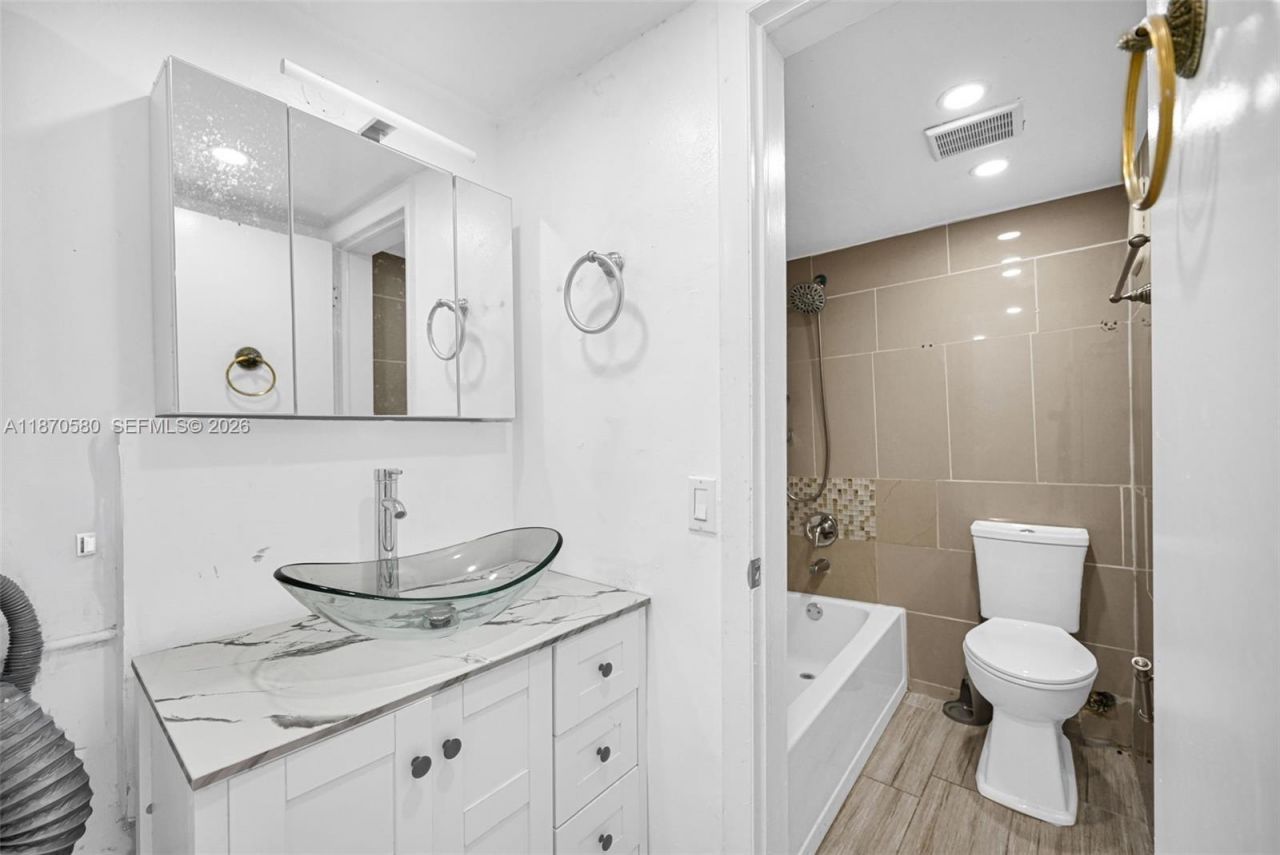 13101 Memorial Hwy, Unit 104, North Miami, FL 33161 Photo