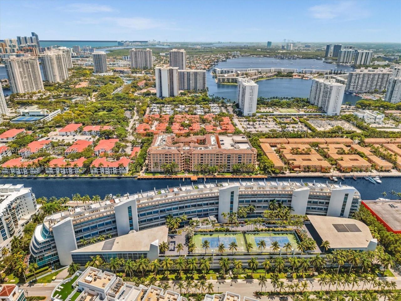 2950 NE 188th St, Unit 312, Aventura, FL 33180 Photo