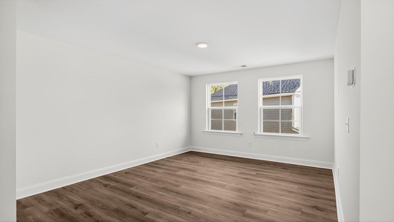 470 Cadbury Loop Photo 15