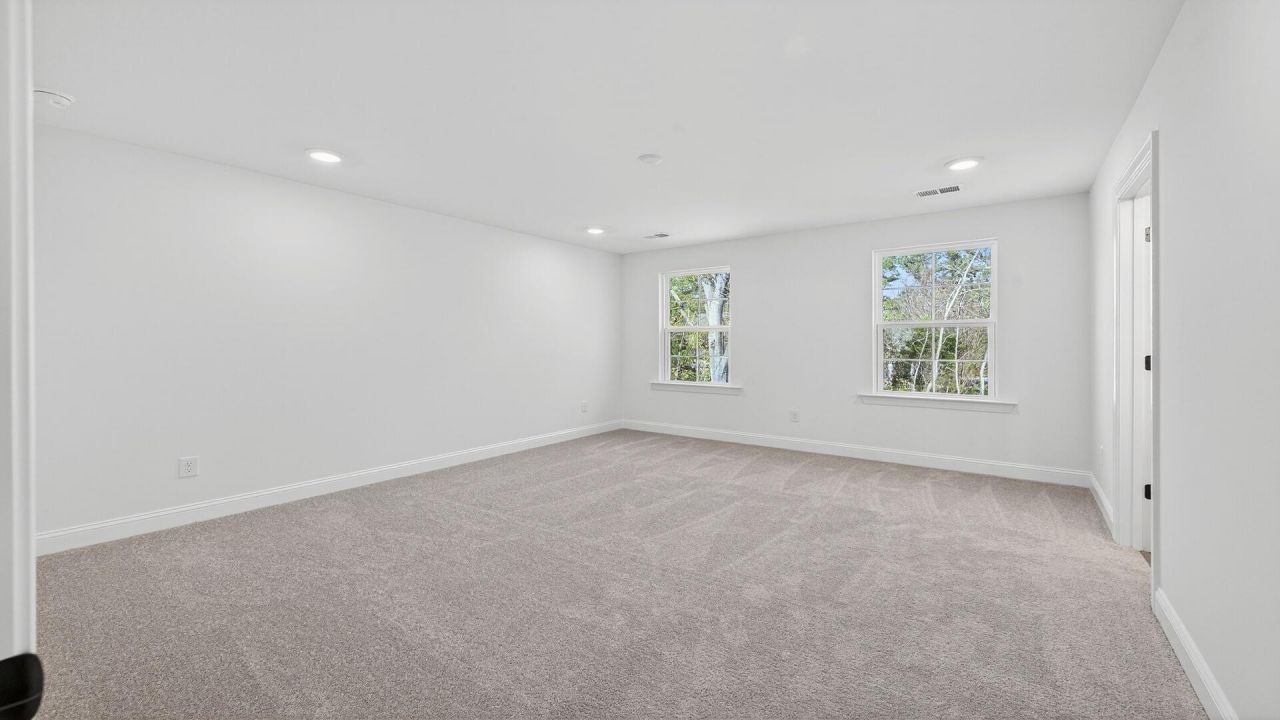 470 Cadbury Loop Photo 17